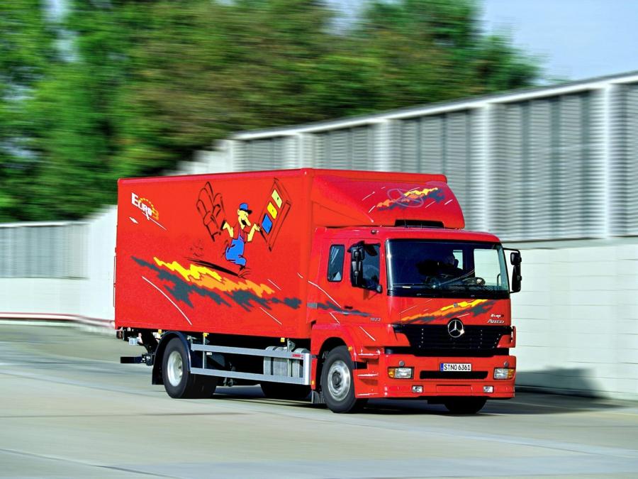  Mercedes-Benz Atego 1823 1998 года  (фото 2 из 13)